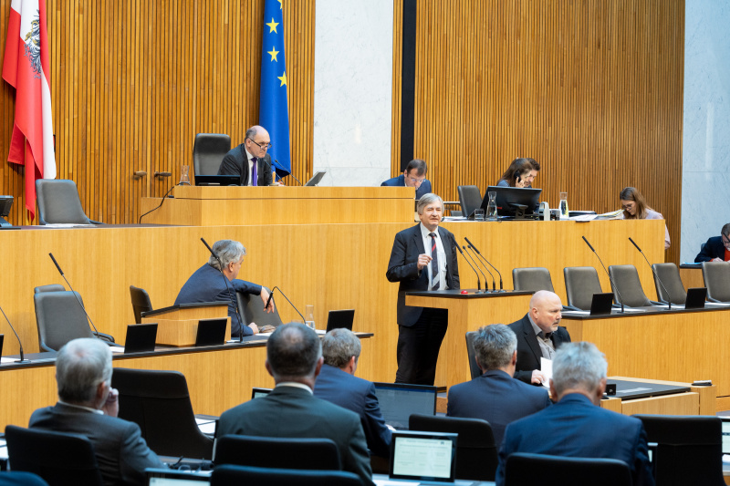 Am Rednerpult Josef Smolle (ÖVP)