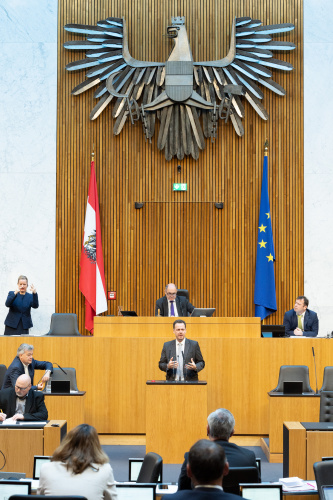Nationalratsabgeordneter Gerhard Kaniak (FPÖ) am Rednerpult