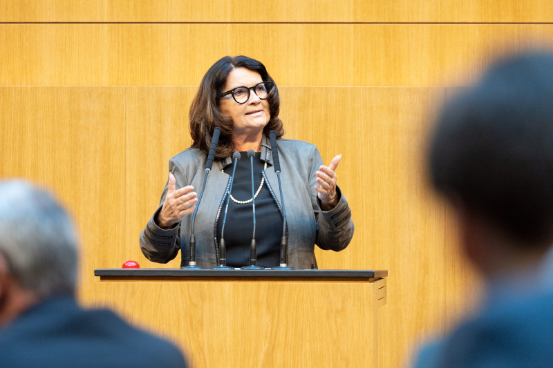 Nationalratsabgeordnete Elisabeth Scheucher-Pichler (ÖVP) am Rednerpult