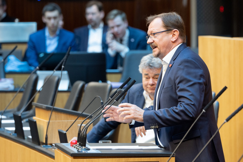 Nationalratsabgeordneter Rudolf Silvan (SPÖ) am Rednerpult