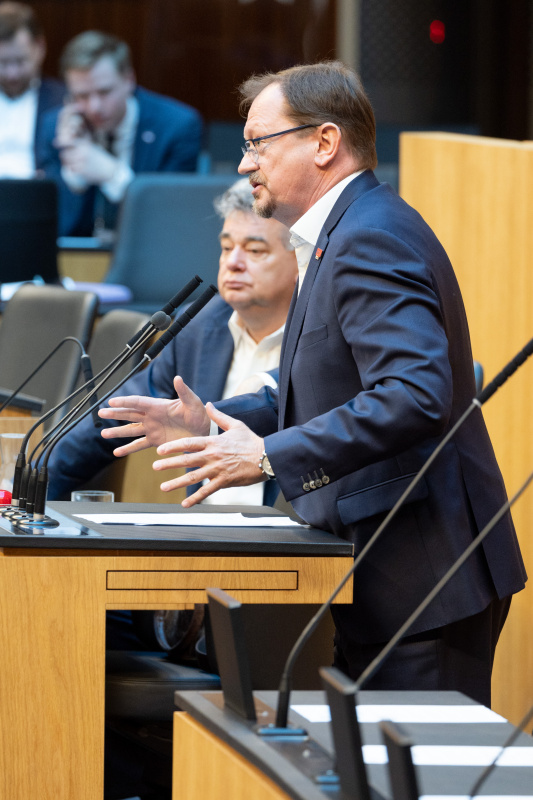 Nationalratsabgeordneter Rudolf Silvan (SPÖ) am Rednerpult