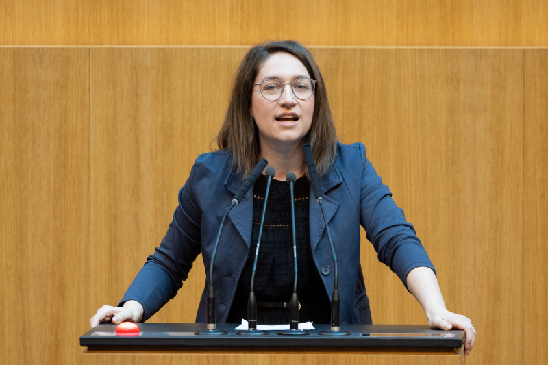 Nationalratsabgeordnete Julia Herr (SPÖ) am Rednerpult