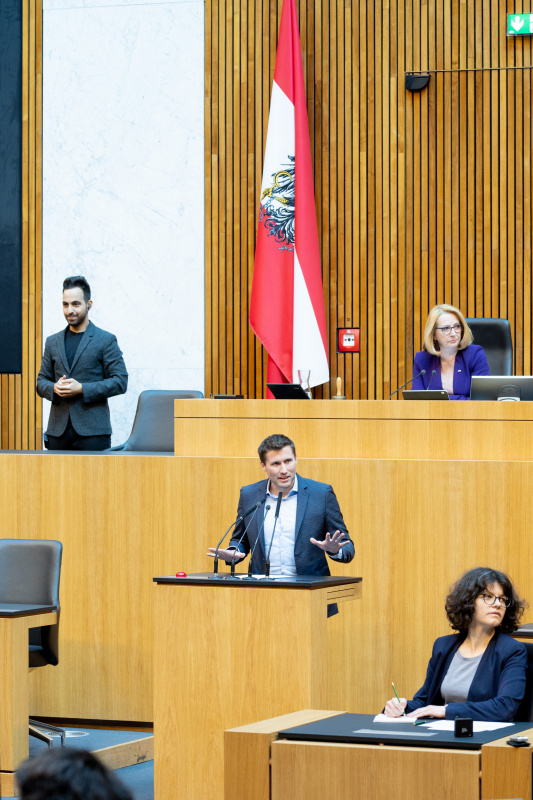 Nationalratsabgeordneter David Stögmüller (GRÜNE) am Rednerpult