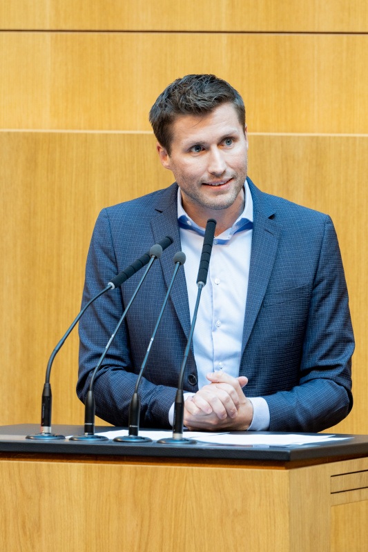 Nationalratsabgeordneter David Stögmüller (GRÜNE) am Rednerpult