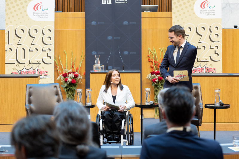 Moderator:innen Miriam Labus und Andreas Onea