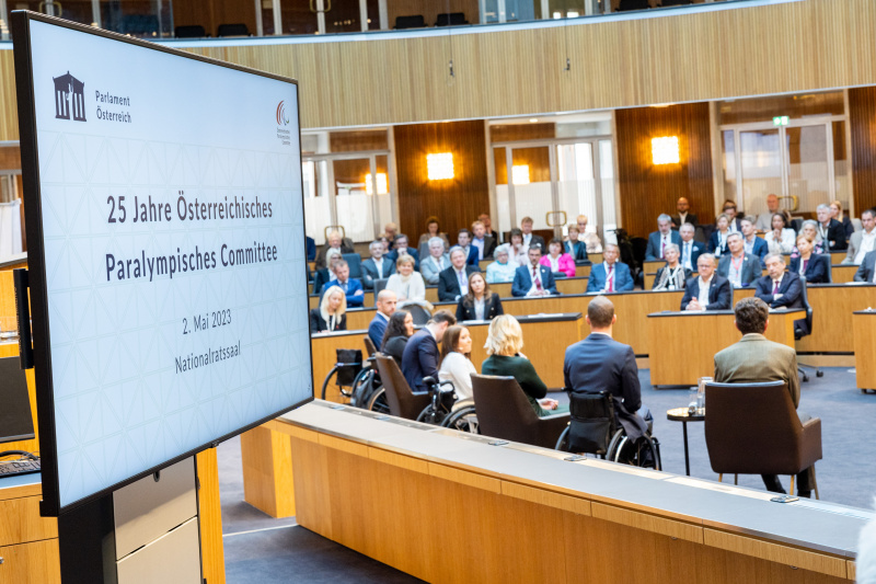 Blick Richtung Veranstaltungsteilnehmer:innen