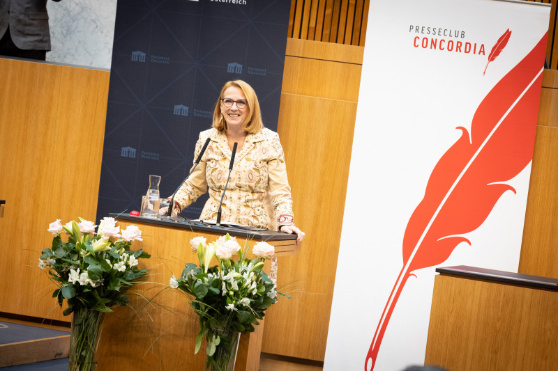 Begrüßung durch Zweite Nationalratspräsidentin Doris Bures (SPÖ)