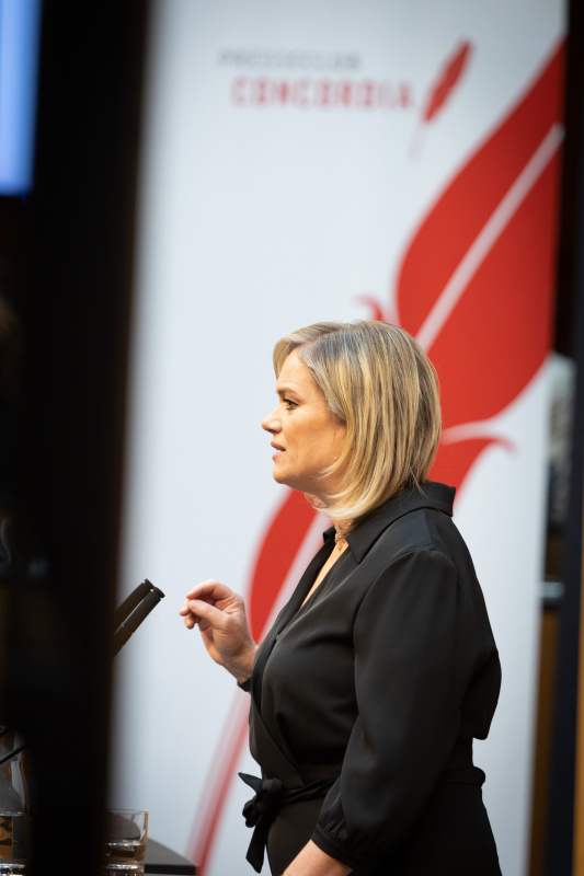 Laudatio Menschenrechte Journalistin Corinna Milborn