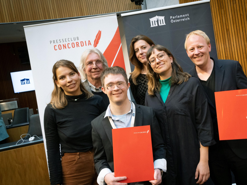 Gruppenfoto mit allen Preisträger:innen 2023