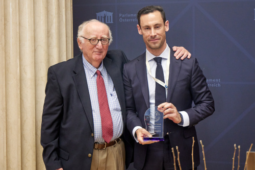 Von links: Gründer des Mensch Award Steve Geiger, Benjamin Nägelel Israelische Kultusgemeinde Wien