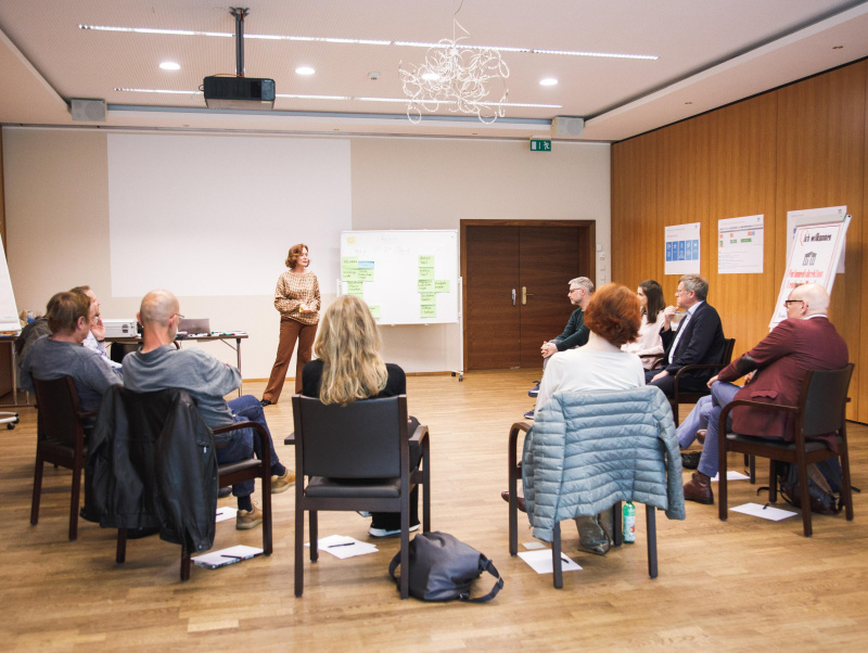 Austausch der Führungskräfte in der Gesprächsrunde