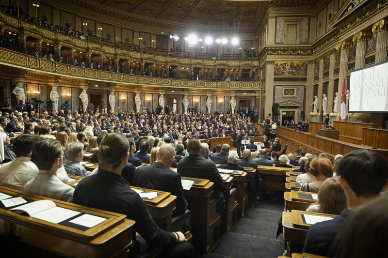 Blick Richtung Veranstaltungsteilnehmer:innen