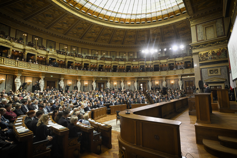 Blick Richtung Veranstaltungsteilnehmer:innen