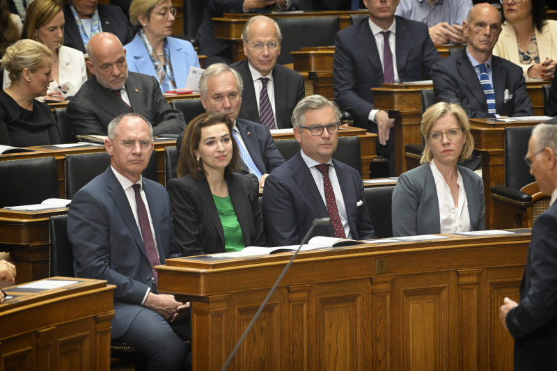 Von links: Innenminister Gerhard Karner (ÖVP), Justizministerin Alma Zadic (GRÜNE), Finanzminister Magnus Brunner (ÖVP), Klimaministerin Leonore Gewessler (GRÜNE)