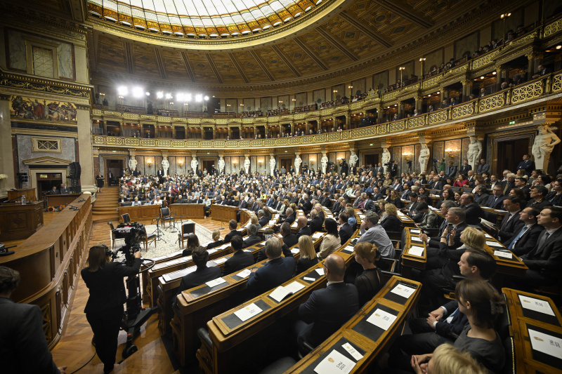 Blick Richtung Veranstaltungsteilnehmer:innen