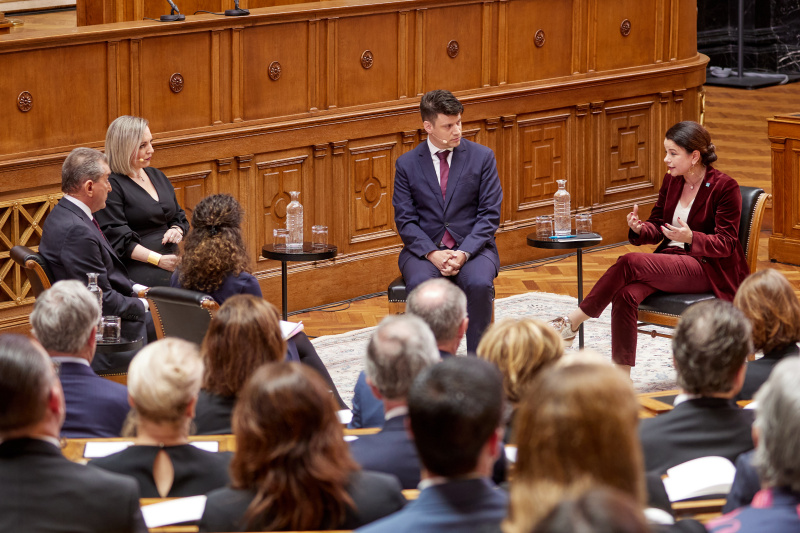 Podiumsdiskussion, von links: Michel Friedman Deutsch-französischer Jurist und Philosoph, Rebekka Salzer ORF, Linda Erker Zeithistorikerin, Leiter des Fotoarchivs von Yad Vashem Jonathan Matthews , Direktorin der KZ-Gedenkstätte Mauthausen Barbara Glück