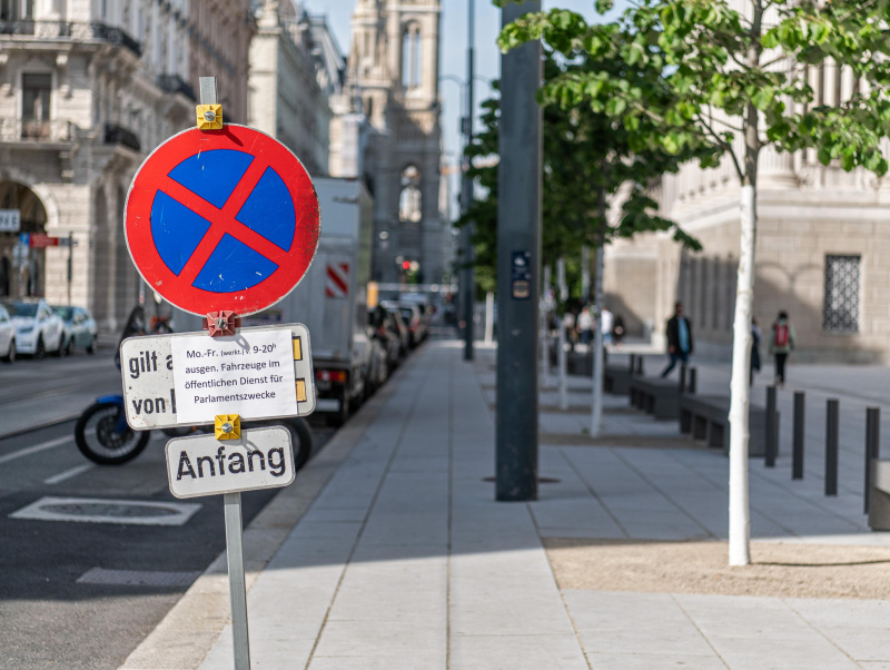 Halteverbotstafel in der Reichsratsstraße