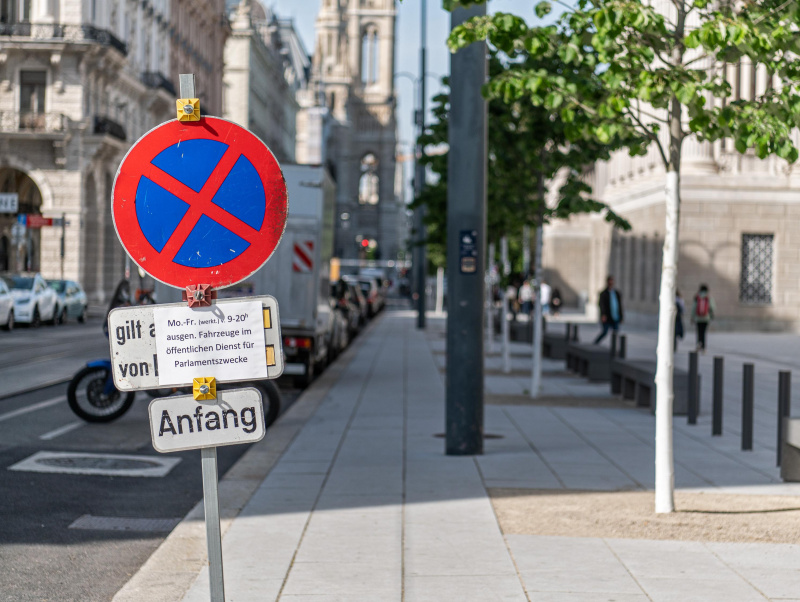 Halteverbotstafel in der Reichsratsstraße