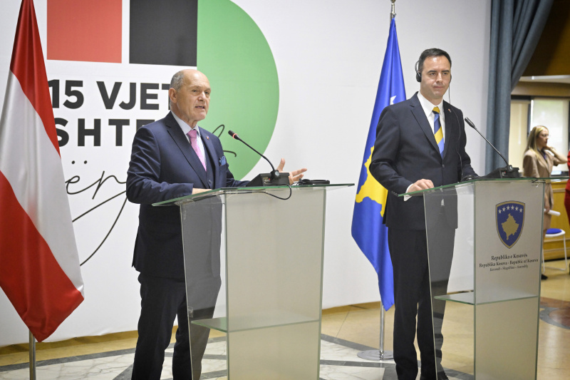 Pressestatement. Von links: Nationalratspräsident Wolfgang Sobotka (ÖVP), Präsident des Parlaments der Republik Kosovo Glauk Konjufca,