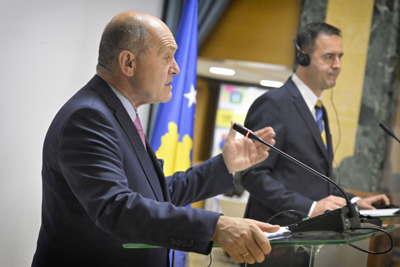 Pressestatement. Von links: Nationalratspräsident Wolfgang Sobotka (ÖVP), Präsident des Parlaments der Republik Kosovo Glauk Konjufca,