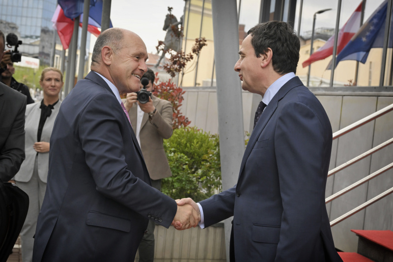 Von links: Nationalratspräsident Wolfgang Sobotka (ÖVP), Premierminister Albin Kurti