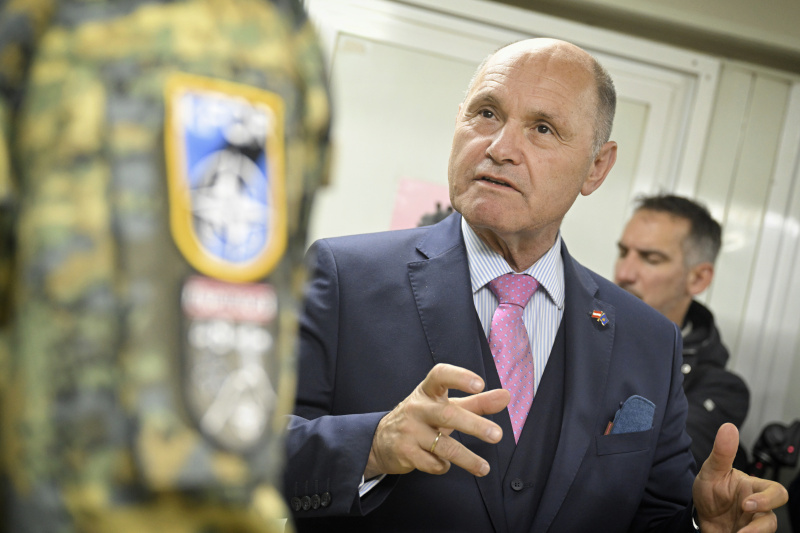 Nationalratspräsident Wolfgang Sobotka (ÖVP) beim Treffen mit Angehörigen des österreichischen KFOR-Kontingentes