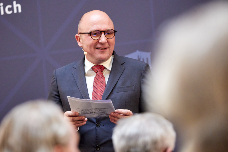 Moderation durch Elmar Thaler - Verleger, effekt! Verlag