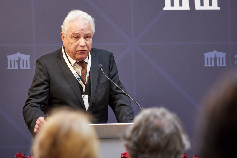 Präsentation des Buches durch Oberst des höheren militärfachlichen Dienstes Hubert Speckner