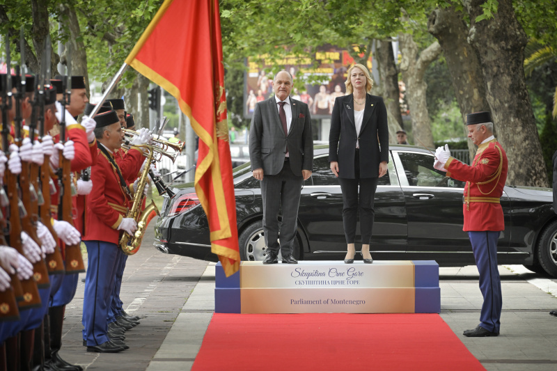 Offizielle Begrüßungszeremonie. Von links: Nationalratspräsident Wolfgang Sobotka (ÖVP), Präsidentin des Parlaments von Montenegro Danijela Đurović