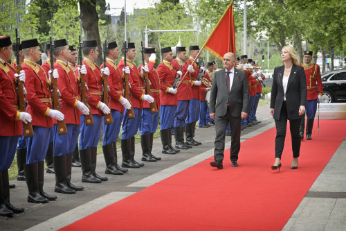 Offizielle Begrüßungszeremonie. Von links: Nationalratspräsident Wolfgang Sobotka (ÖVP), Präsidentin des Parlaments von Montenegro Danijela Đurović