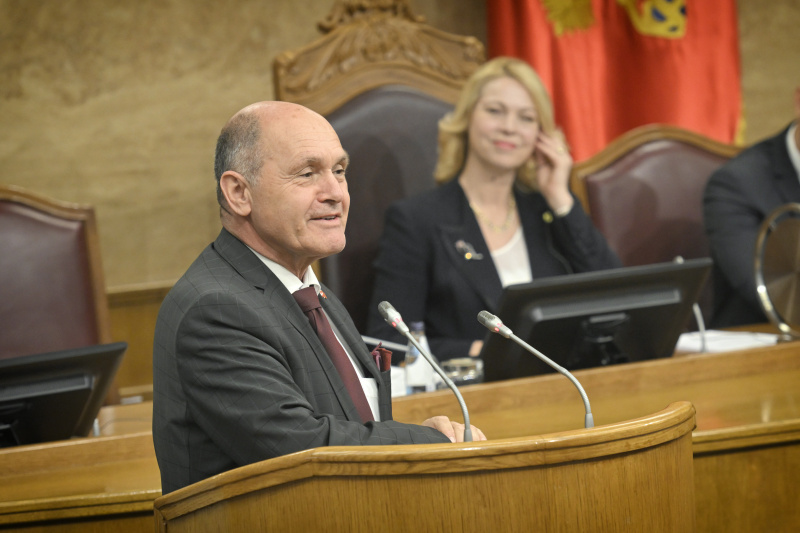 Austausch mit Vertretern der Demokratiewerkstätten und Aktivitäten zum Europatag. Von links: Nationalratspräsident Wolfgang Sobotka (ÖVP), Präsidentin des Parlaments von Montenegro Danijela Đurović