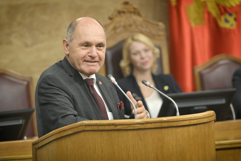 Austausch mit Vertretern der Demokratiewerkstätten und Aktivitäten zum Europatag. Von links: Nationalratspräsident Wolfgang Sobotka (ÖVP), Präsidentin des Parlaments von Montenegro Danijela Đurović