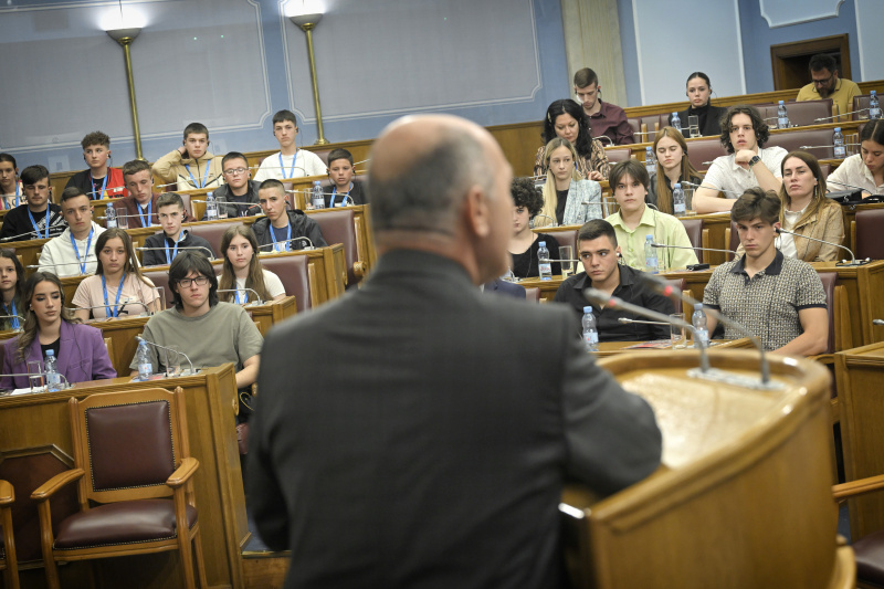 Austausch mit Vertretern der Demokratiewerkstätten und Aktivitäten zum Europatag. Blick Richtung Veranstaltungsteilnehmer:innen