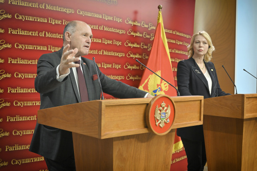 Pressestatement. Von links: Nationalratspräsident Wolfgang Sobotka (ÖVP), Präsidentin des Parlaments von Montenegro Danijela Đurović