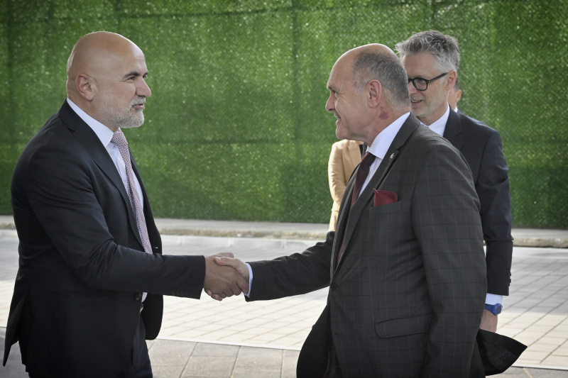 Besuch des Instituts „BioSense“. Von links: Direktor des Instituts Vladimir Crnojević, Nationalratspräsident Wolfgang Sobotka (ÖVP)