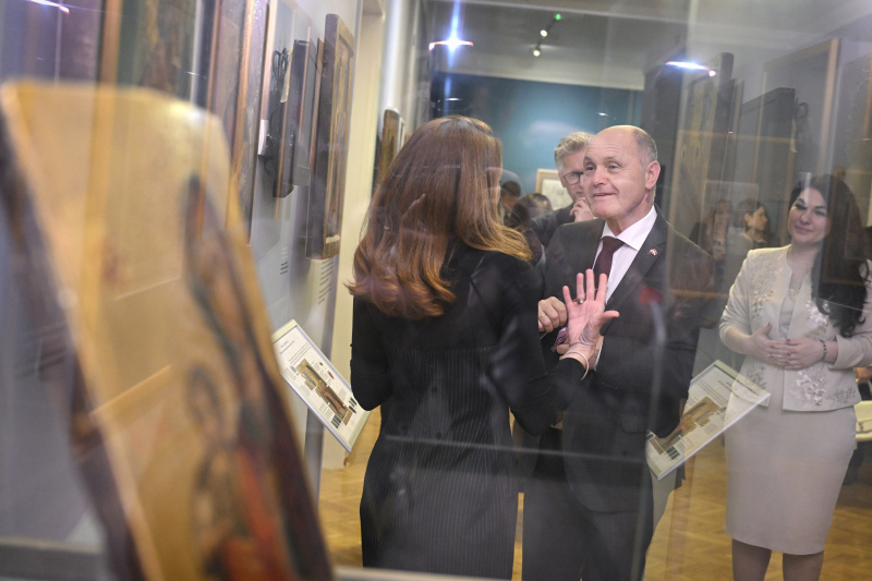 Nationalratspräsident Wolfgang Sobotka (ÖVP) beim Besuch der Galerie der Matica Srpska