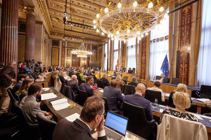 (unterschiedliche Werte). Blick Richtung Enquete-Teilnehmer:innen