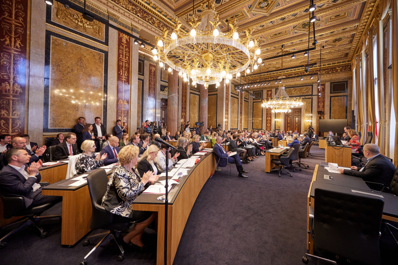 (unterschiedliche Werte). Blick Richtung Enquete-Teilnehmer:innen