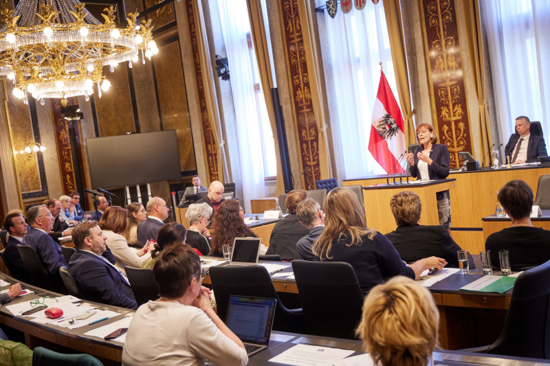 Statement von Rednerpult Bundesrätin Andrea-Michaela Schartel (FPÖ)