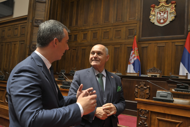 Besichtigung des Plemarsaales. Von links: Präsident der Nationalversammlung der Republik Serbien Vladimir Orlić, Nationalratspräsident Wolfgang Sobotka (ÖVP)