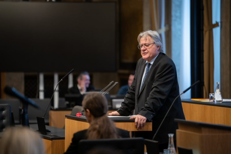 Am Rednerpult Bundesrat Stefan Schennach (SPÖ)