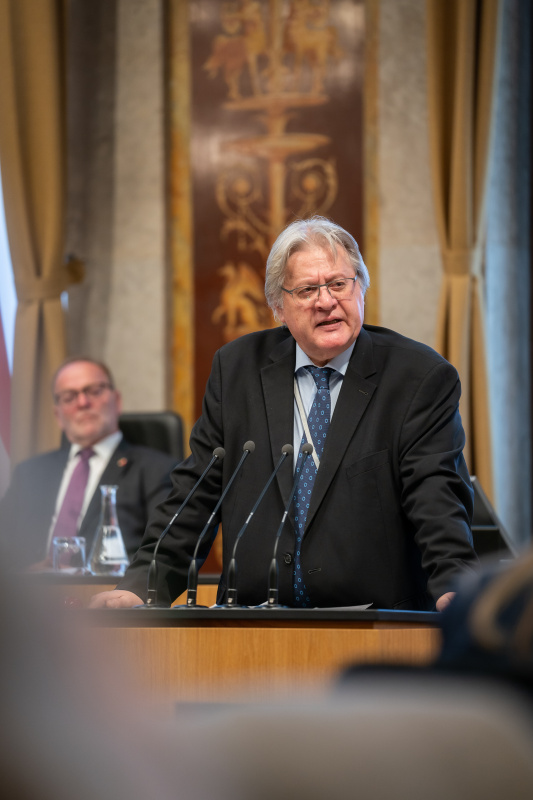 Am Rednerpult Bundesrat Stefan Schennach (SPÖ)