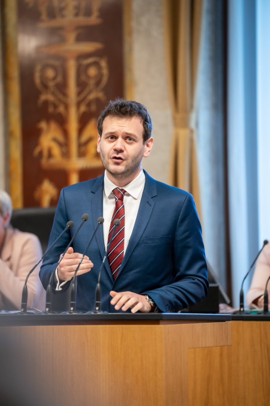 Am Rednerpult Bundesrat Sascha Obrecht (SPÖ)