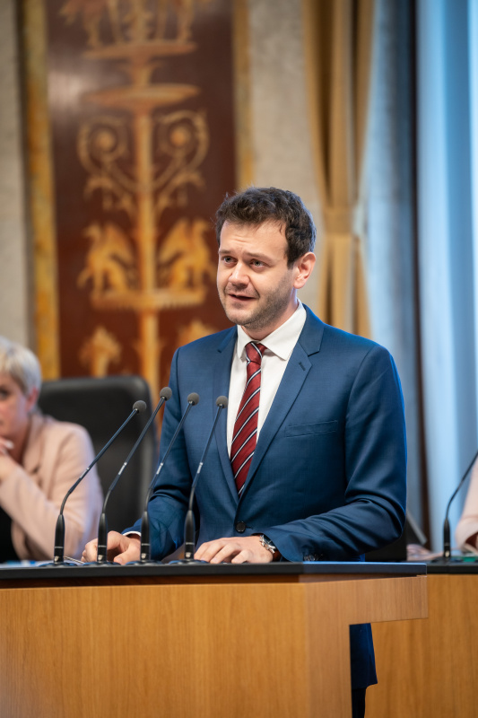 Am Rednerpult Bundesrat Sascha Obrecht (SPÖ)