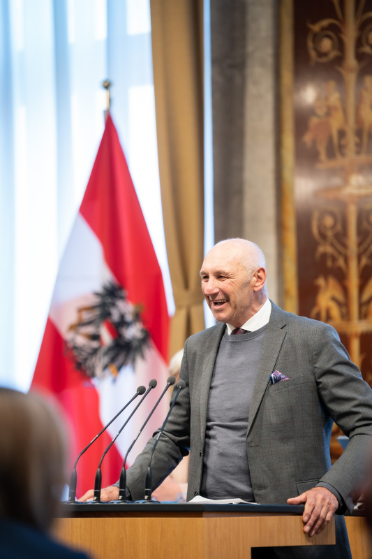 Am Rednerpult Bundesrat Manfred Mertel (SPÖ)
