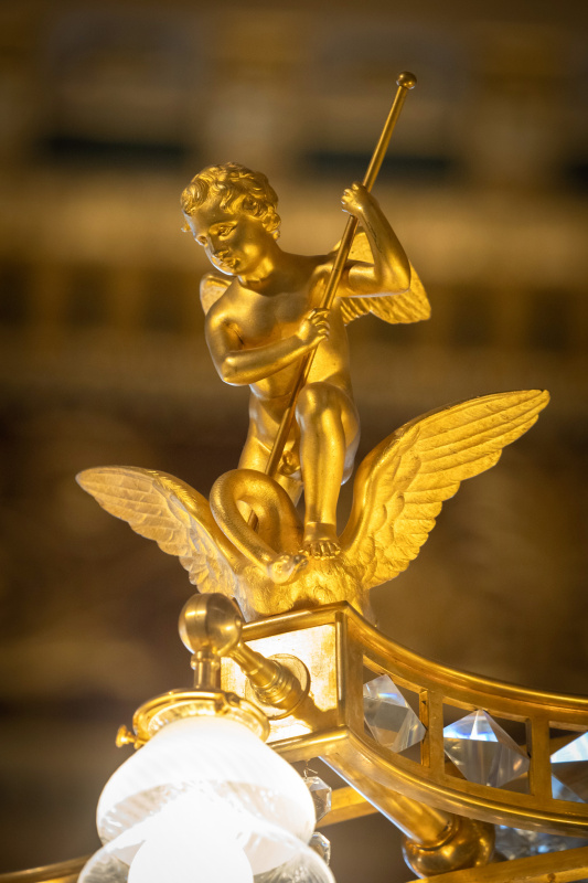 Engelsfigur am Leuchter