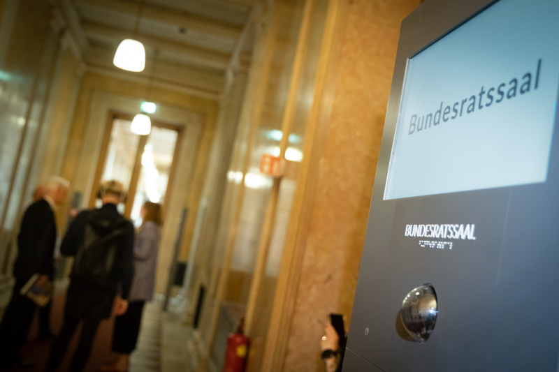 Verfassungs- und Verwaltungsjurist Peter Bußjäger und Präsident des Verfassungsgerichtshofs a.D. Gerhart Holzinger im Interview mit Tatjana Lukáš