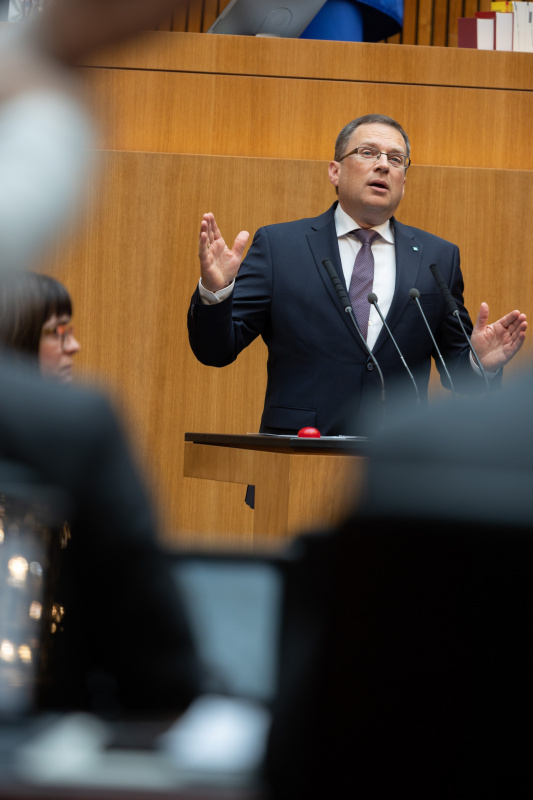 Klubobmann August Wöginger (ÖVP) am Redner:innenpult