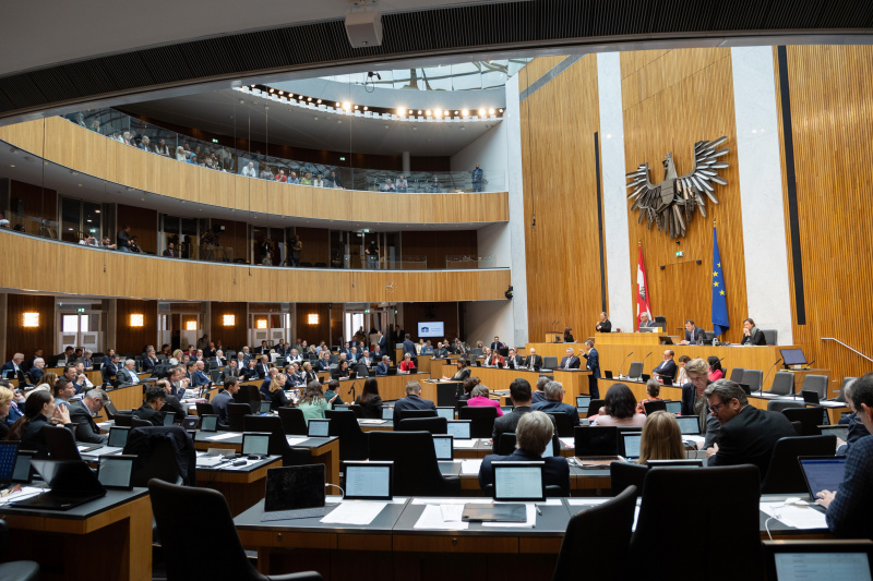 Blick in den Sitzungssaal