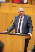 Nationalratsabgeordneter Alois Stöger (SPÖ) am Redner:innenpult